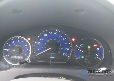 2010 Toyota Sienna Xle z USA, uszkodzony, nr VIN 5TDYK4CC2AS337620